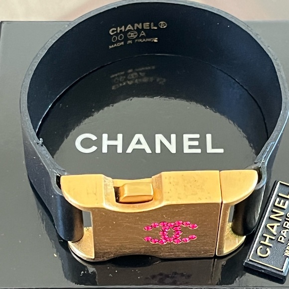 AUTHENTIC VERY RARE CHANEL Vintage Red Crystal Gold Buckle Leather Belt Bracelet - Picture 2 of 10